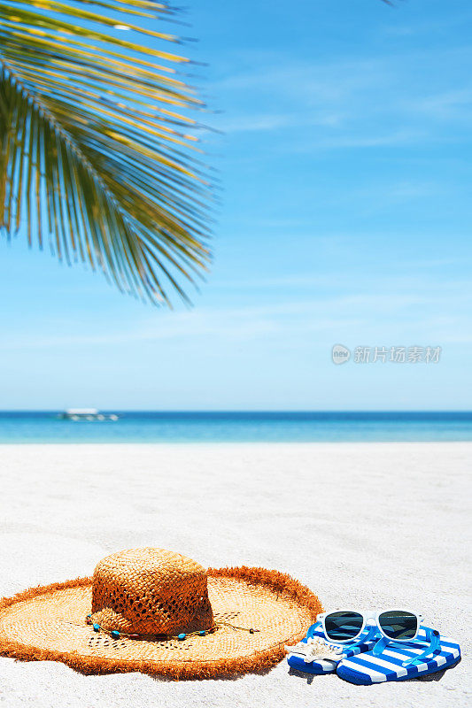 夏日海滩度假场景