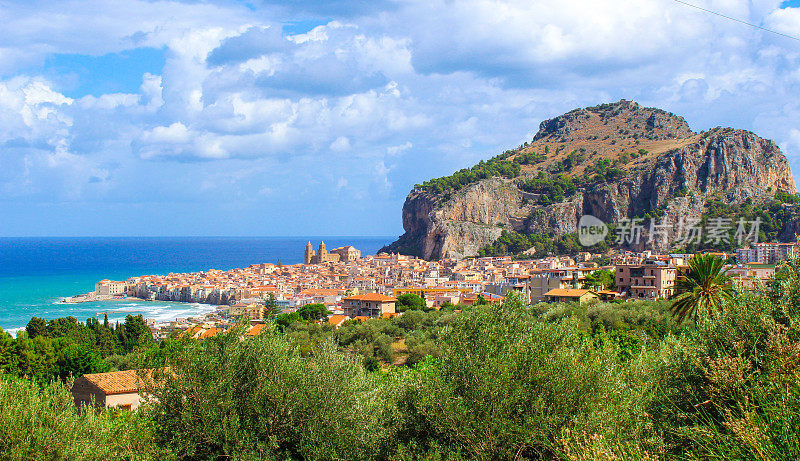 意大利西西里岛的Cefalu村