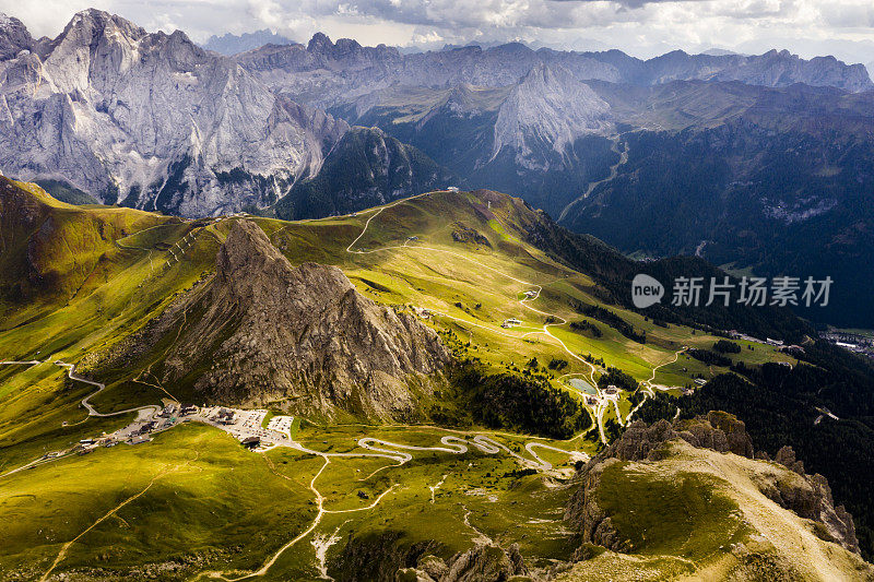 意大利白云石――令人惊叹的山景与云