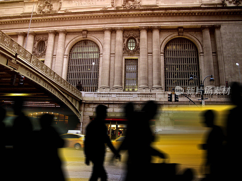 曼哈顿中央车站上空熙熙攘攘的街道