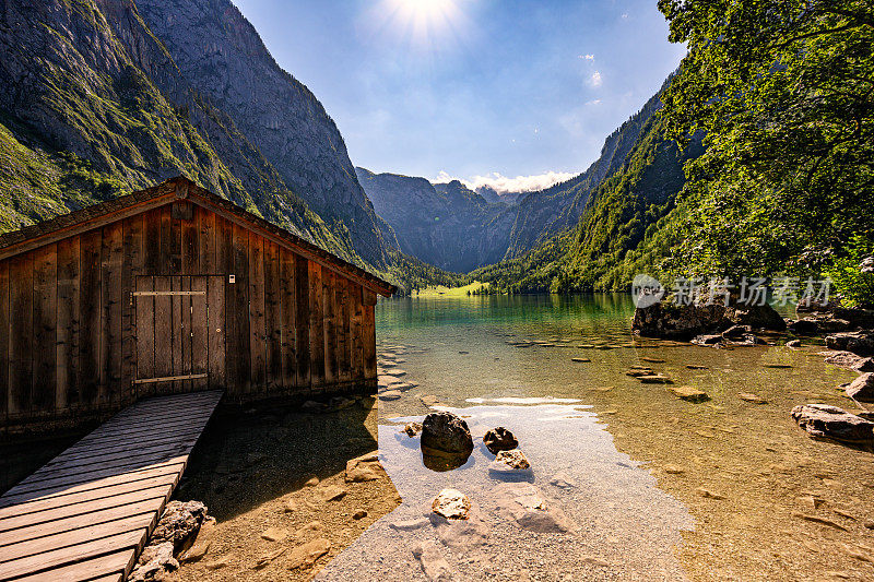 德国巴伐利亚州Köngssee的欧伯湖夏季景观