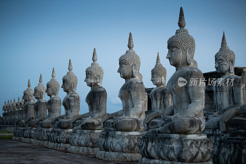 泰国那空寺的佛像群