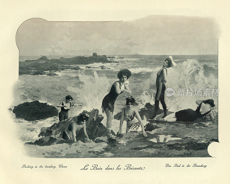 妇女们在海边的破浪中沐浴，维多利亚蒙太奇