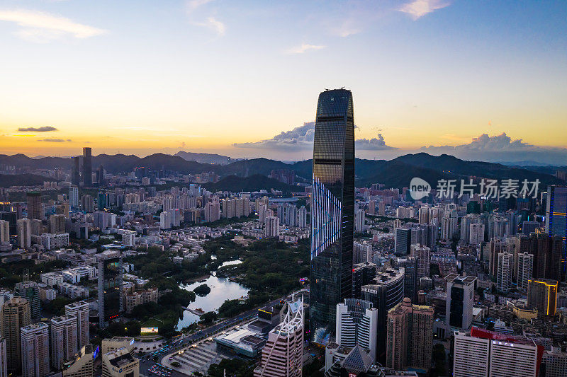 鸟瞰中国深圳的金融区和银行大楼