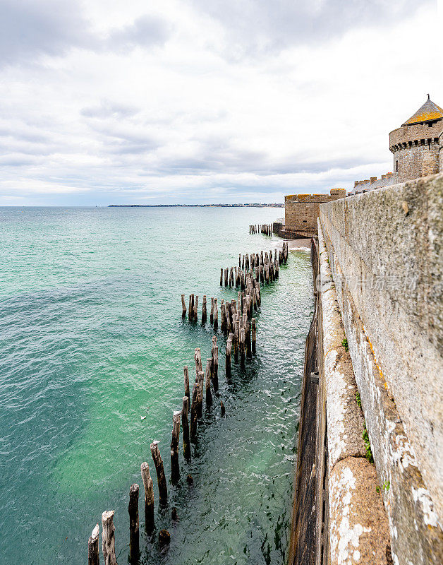 法国的海上防御哨所和圣马洛坚固的城墙