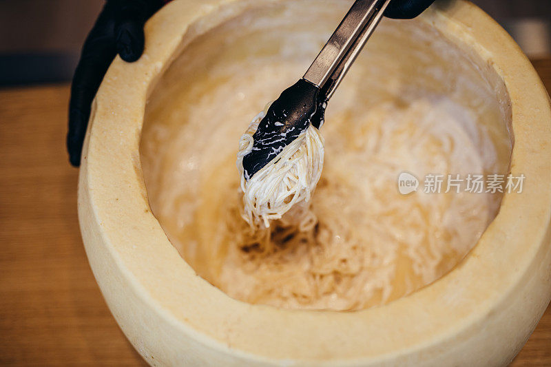 意大利面快餐店工作人员