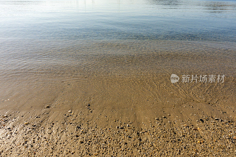 海滩上的海浪图案