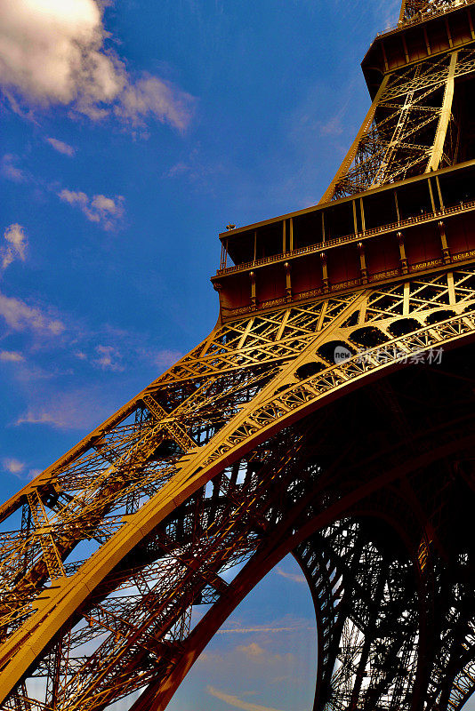 埃菲尔铁塔，法国巴黎