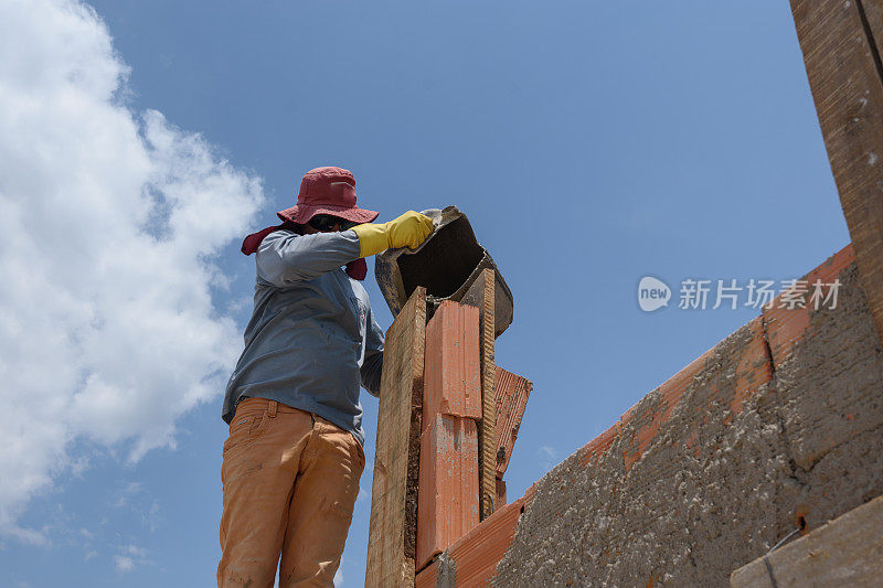 砌砖工用水泥填充墙体结构