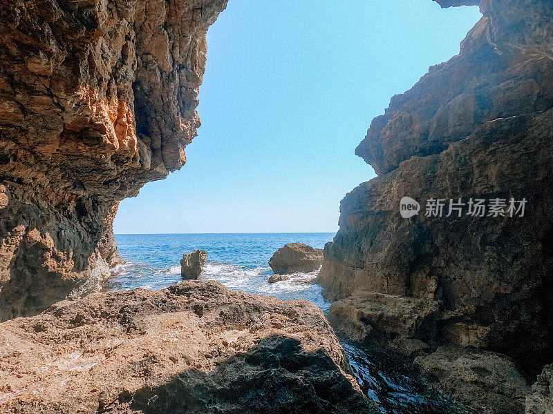 意大利的岩洞和水湾