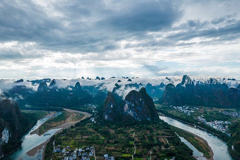 雾天桂林美景鸟瞰图