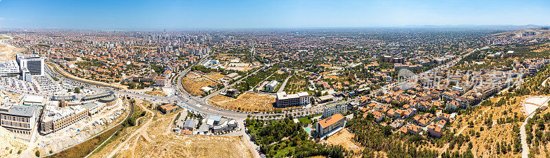 科尼亚市空中天际线城市景观从上面看。土耳其房地产和城市生活概念