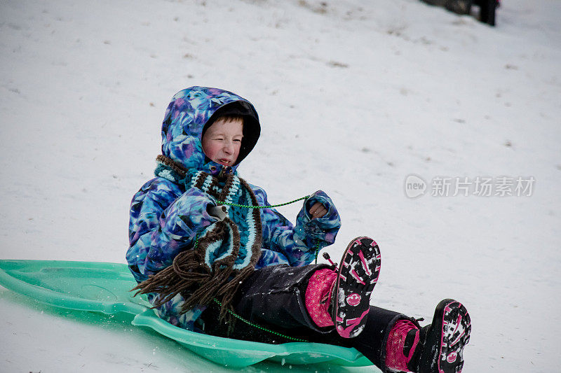 9岁玩雪橇