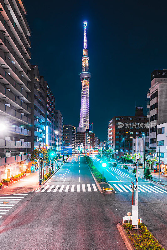 东京天空树位于东京镇的街道上