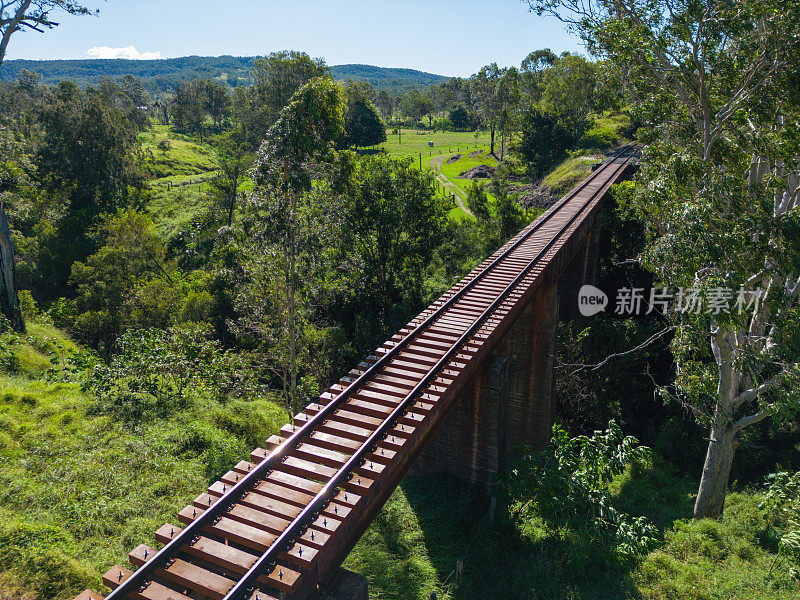 澳大利亚乡村的旧铁轨