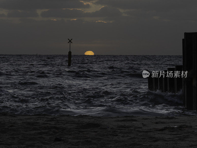 下沉的太阳