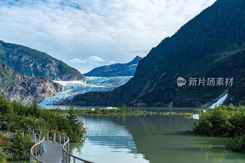 阿拉斯加朱诺的门登霍尔湖景