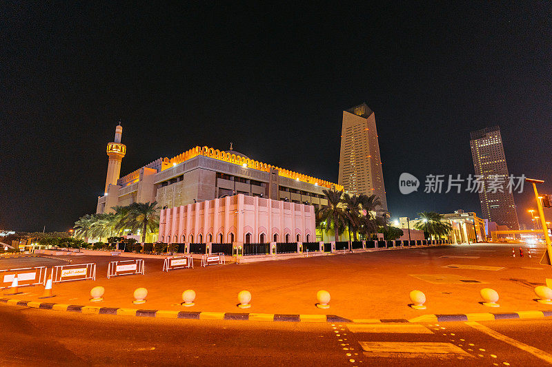 科威特城夜间的大清真寺