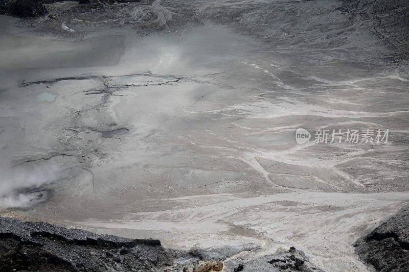 Perahu万隆的唐库班火山火山口