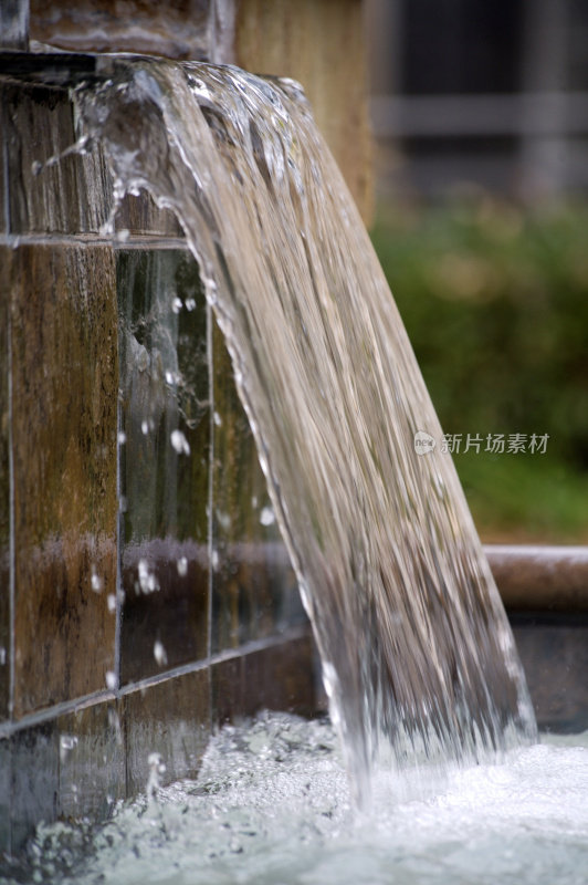 水景或假瀑布在温泉，花园或广场
