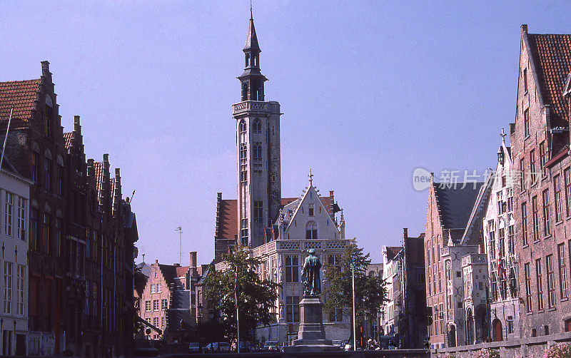 大教堂尖顶和古老的建筑，比利时，佛兰德斯，比，荷，卢三国