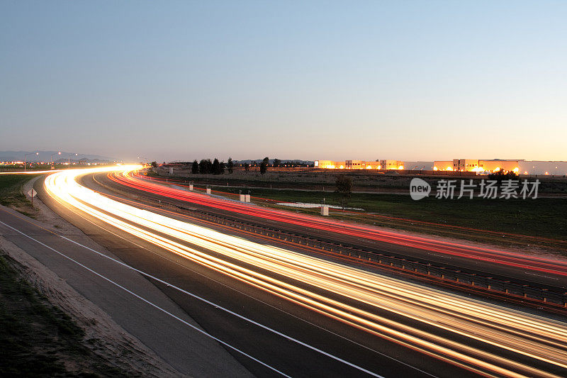 高速公路和工厂