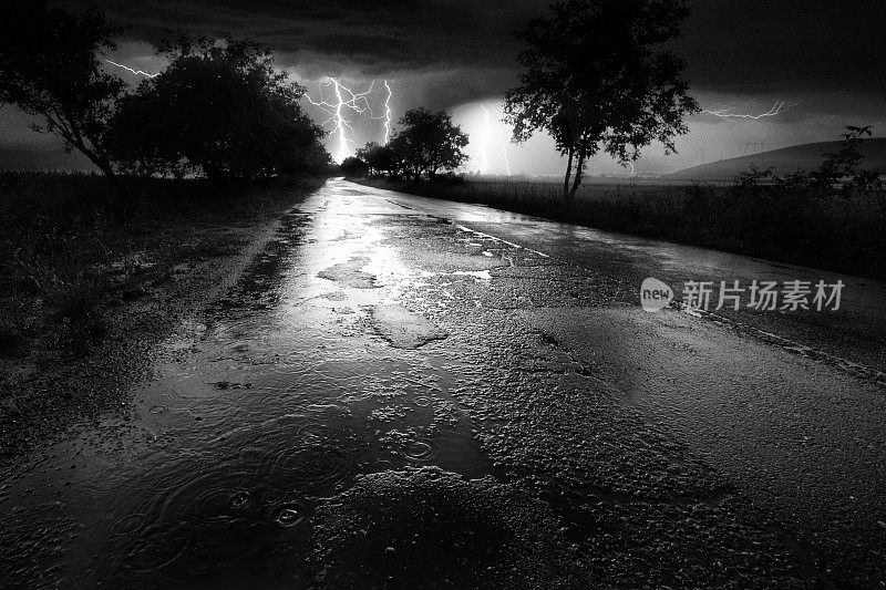 暴风雨在路上