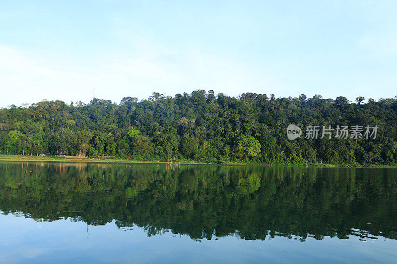 巴厘岛坦布兰湖