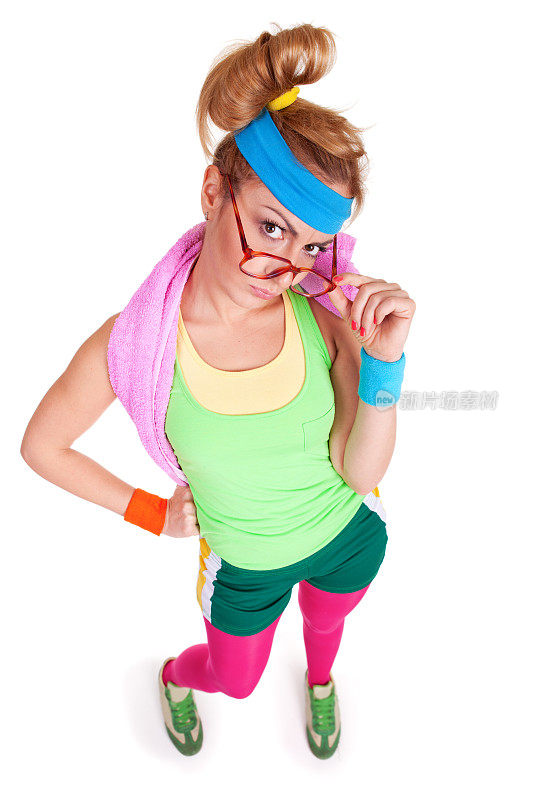 一个戴着眼镜的书呆子健身女孩的肖像