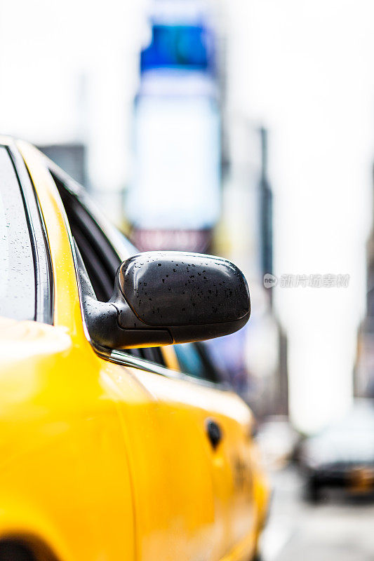 纽约时报广场百老汇大街的出租车