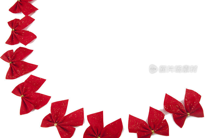 排成一排的红色圣诞弓