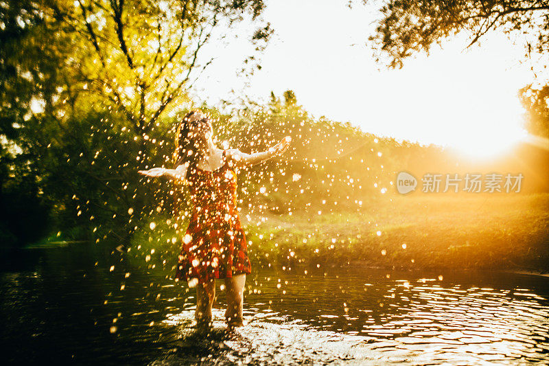 花时间在河边