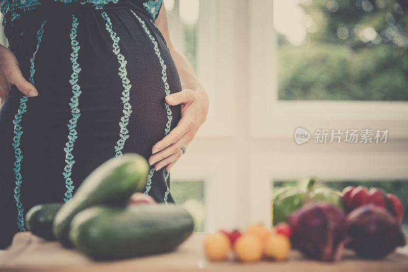 孕妇用新鲜蔬菜烹饪