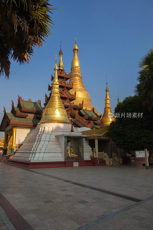 仰光大金塔或金塔，缅甸。