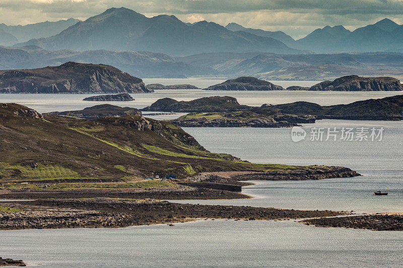 苏格兰大西洋上的众多岛屿。