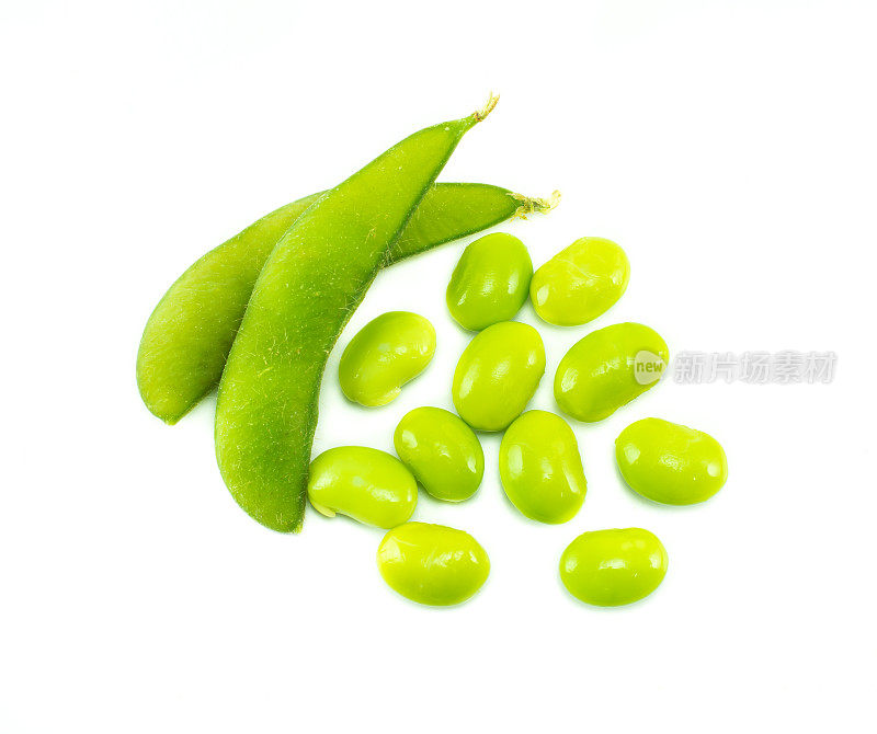 白色背景上的绿色大豆