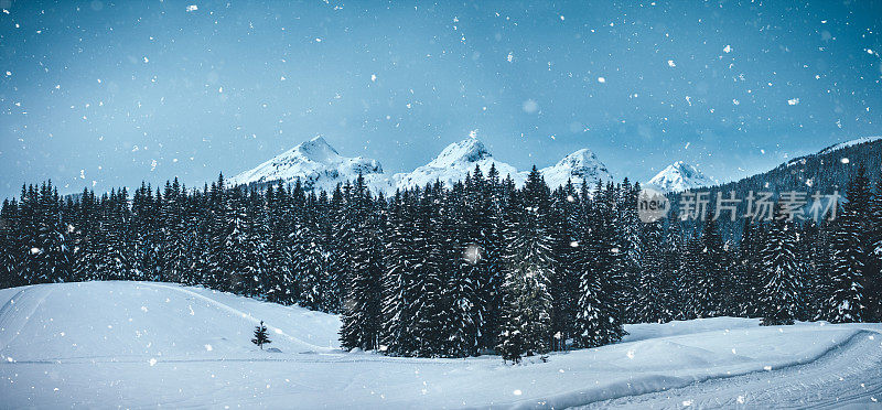 冬季景观与雪山