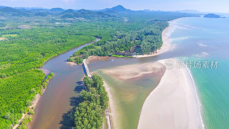 鸟瞰图拍摄的热带海滩海与长尾船在董省南部泰国