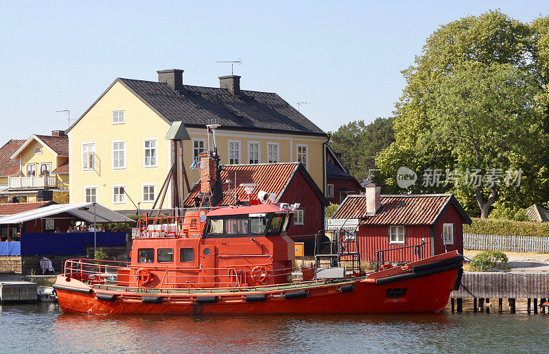 停泊在斯德哥尔摩群岛的引航船