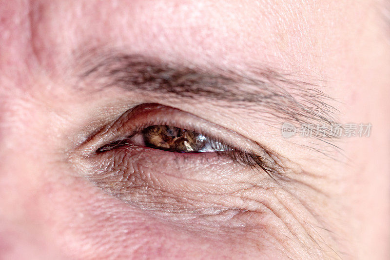 50岁男人的漂亮眼睛。