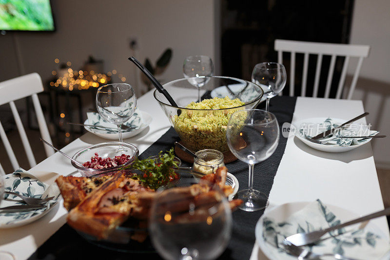 完美的餐桌和食物