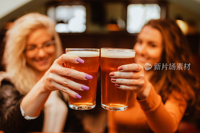 为我们的友谊干杯