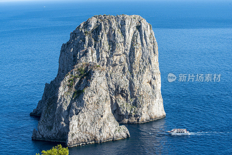 高角度的法拉格里奥尼，位于卡普里岛在第勒尼安海在意大利。