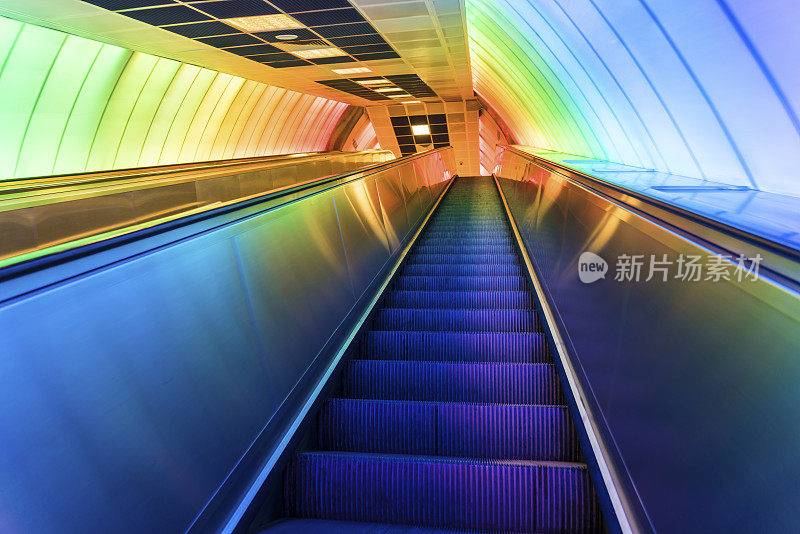 伊斯坦布尔地铁站和彩虹颜色