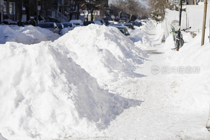 蒙特利尔大街上覆盖着厚厚的积雪