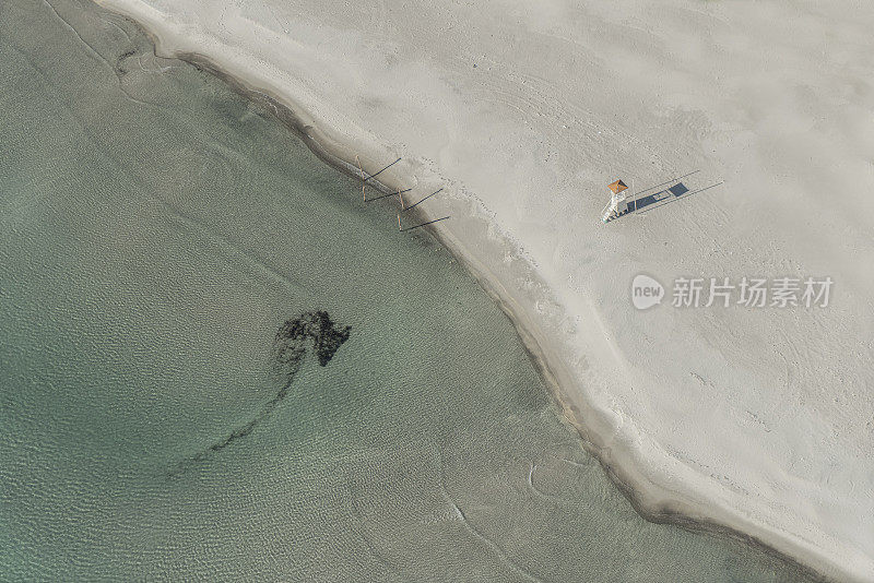 淡季沙滩空无一人