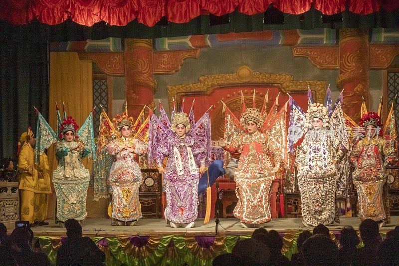 粤剧是中国戏曲的主要门类之一，发源于中国南方的广东省。