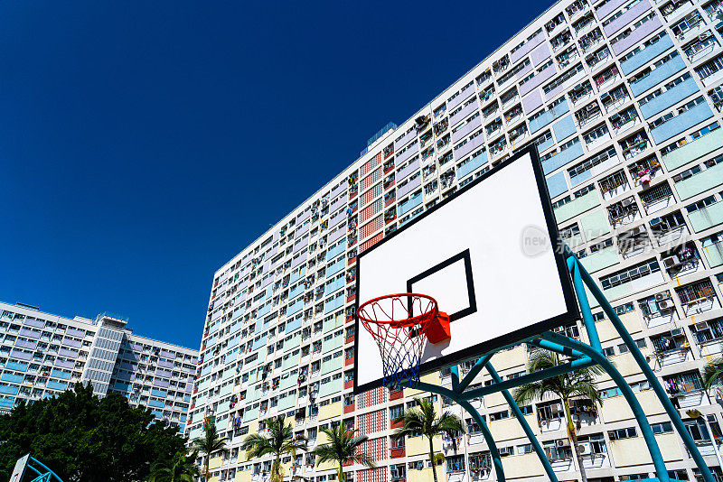 香港五颜六色的篮球操场