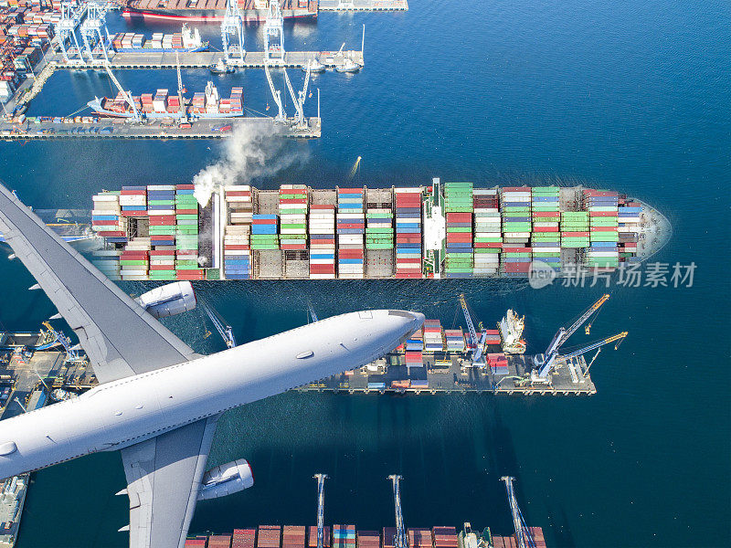 集装箱船舶和运输飞机在进出口业务和物流国际货物。用起重机将货物运到港口。鸟瞰图和俯视图。