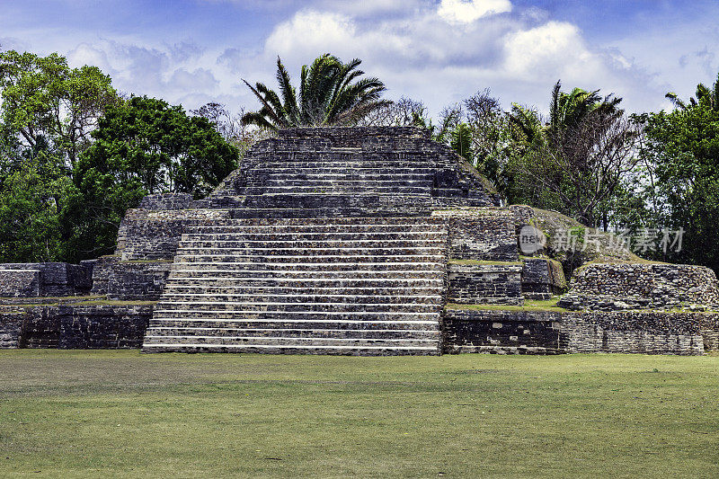 阿尔金哈玛雅遗址(古代名称未知)是这些废墟在玛雅语言的现代名称，这是在伯利兹的一个古玛雅城市的一部分。阿尔金哈位于伯利兹城以北约30英里，加勒比海以西数英里